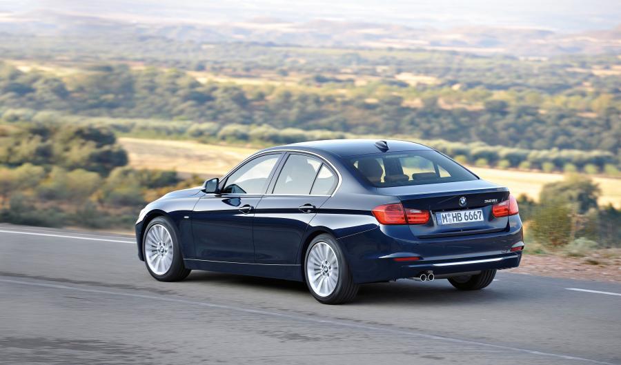  BMW 3-Series luxury Line 2011 года  (фото 15 из 25)